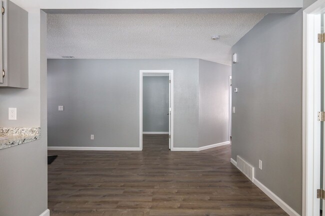 Building Photo - Beautiful Remodeled Condo near Palmer Park