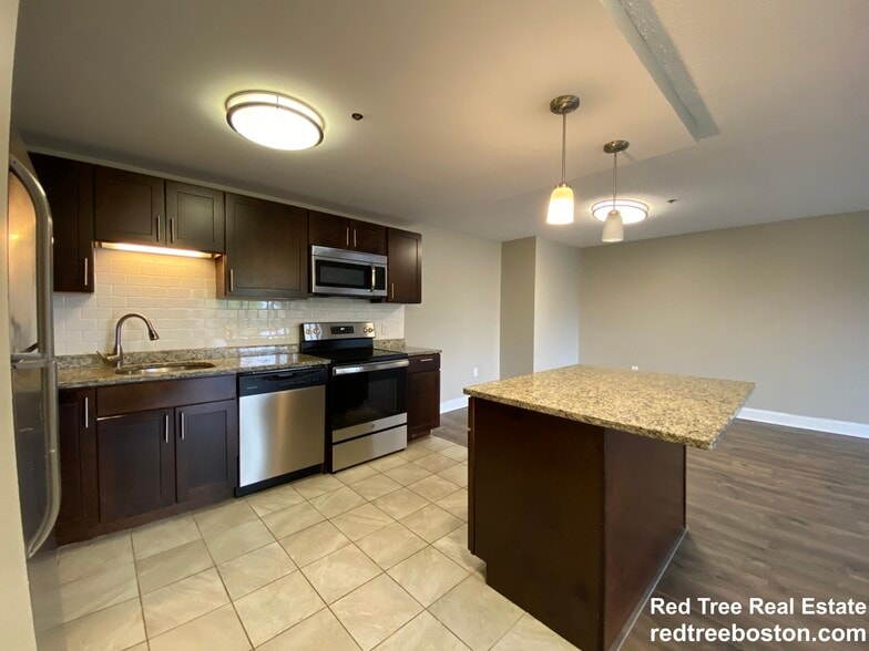 Building Photo - 1111 Beacon St