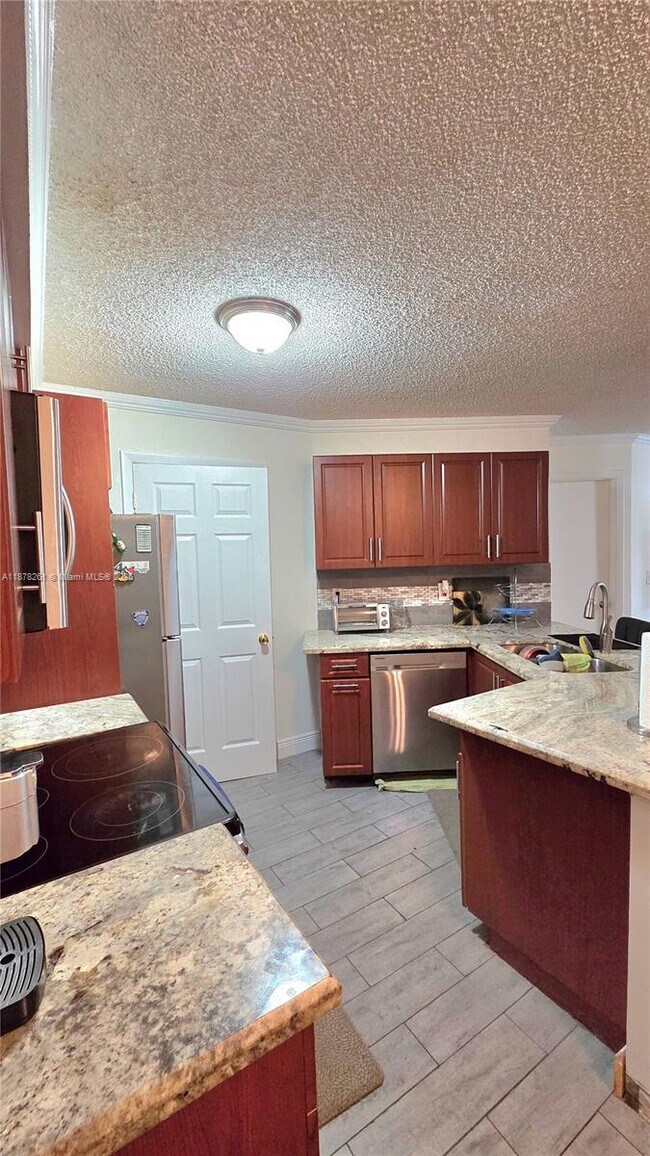 Building Photo - 9999 Summerbreeze Dr