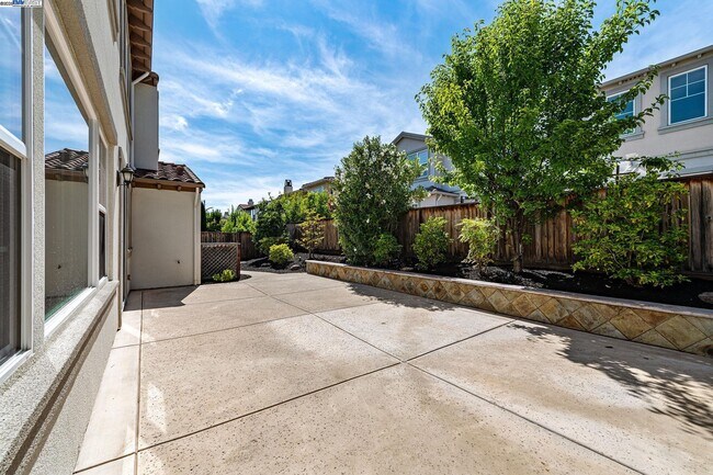 Building Photo - 2131 Chamomile Ct
