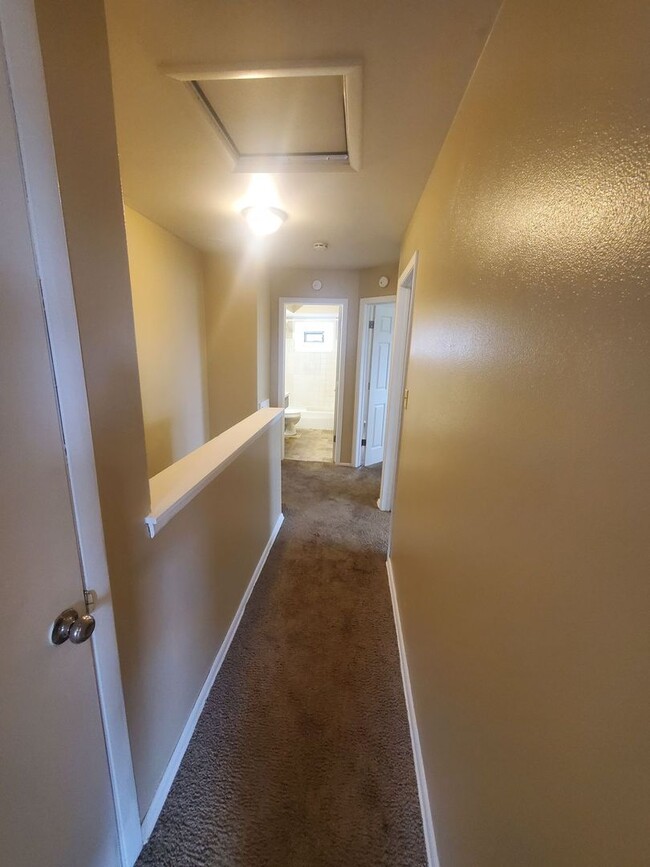 Building Photo - 8615-8617 N 106th St. (Townhouse)
