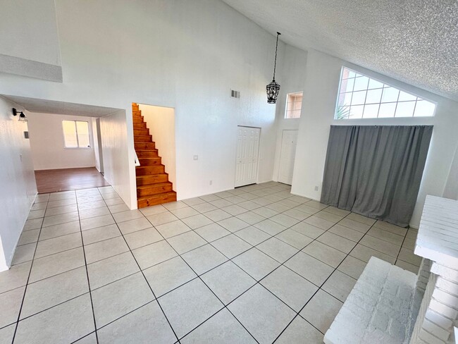 Building Photo - Beautiful cul-de-sac Home