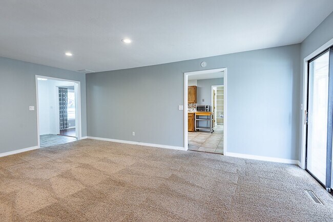 Building Photo - 3 Bed 2.5 Bath Springfield, MO