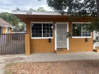 Building Photo - 609 S Vine Ave