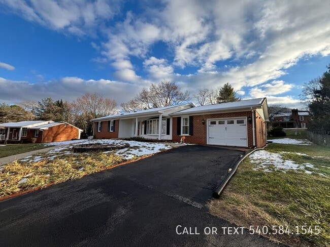 Building Photo - 136 Grimes St