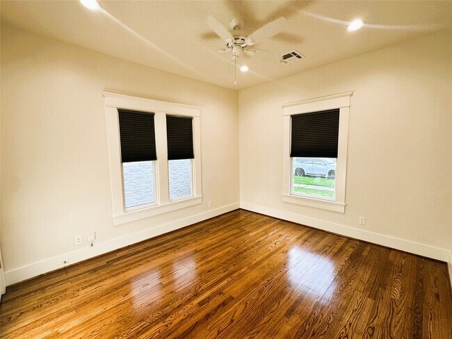 Building Photo - 540 Harvard St