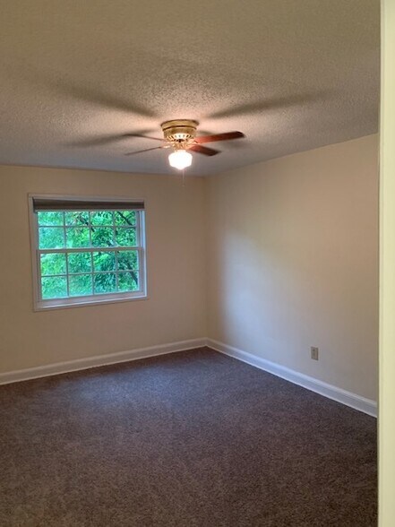 Building Photo - 1732 W Abingdon Dr