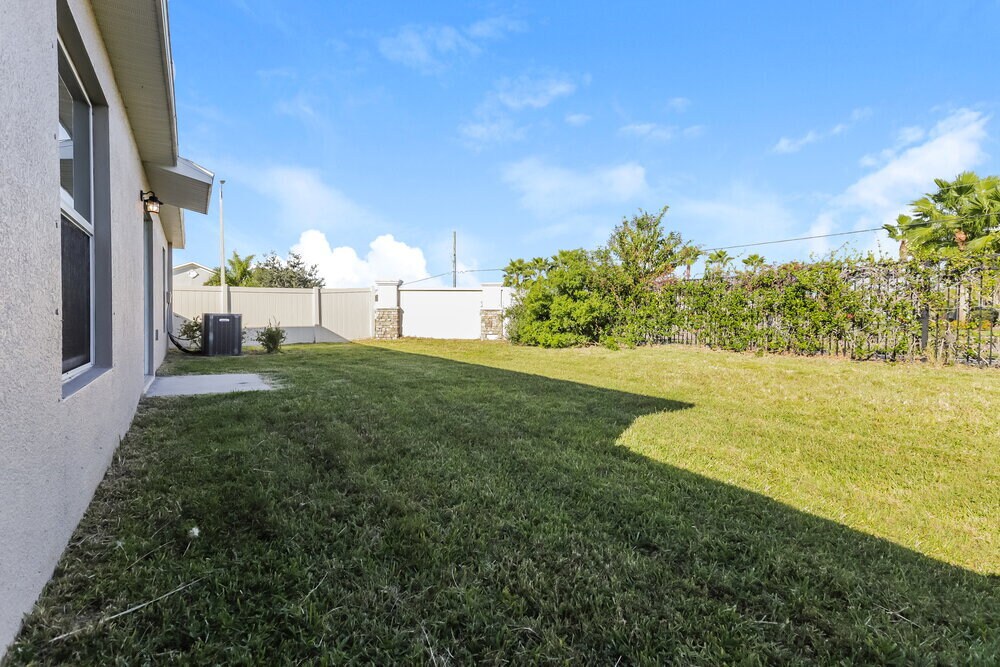 Building Photo - 1637 Climbing Dayflower Dr