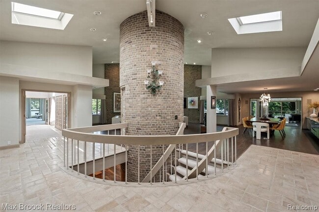 Building Photo - 3333 W Shore Dr