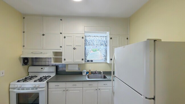 Building Photo - 3305 Moravia Rd