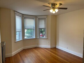 Building Photo - Nice sunny 2 bed , Big bedrooms with Heat and Hot water Inc  1 FREE MONTH RENT  Easy choice $883 ...
