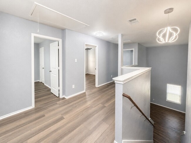 Building Photo - 716 Mallard Dr