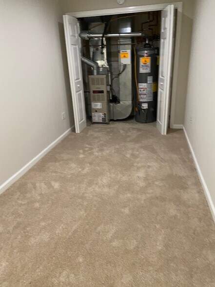 Building Photo - 2002 Larson Dr