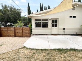 Building Photo - 609 N Fulton St