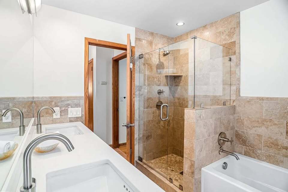 Building Photo - 4025 Chowen Ave S