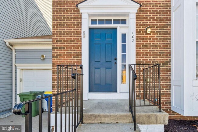 Building Photo - 120 Douglas Dr