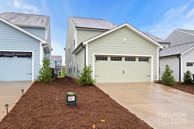 Building Photo - 467 Switch St