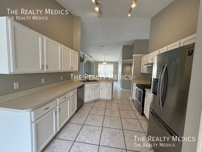 Building Photo - 833 Brightview Dr