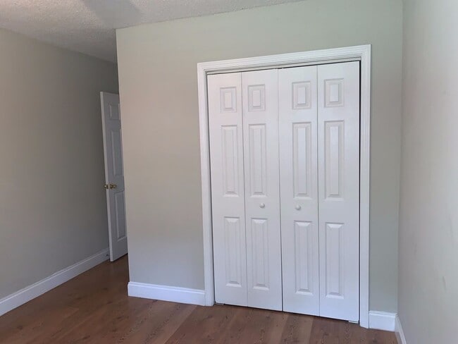 Building Photo - Duplex In The Heart Of Summerville!