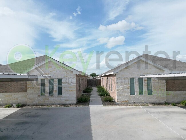 Building Photo - 3B/2B Gated Community, Awesome Price! - Edinburg TX