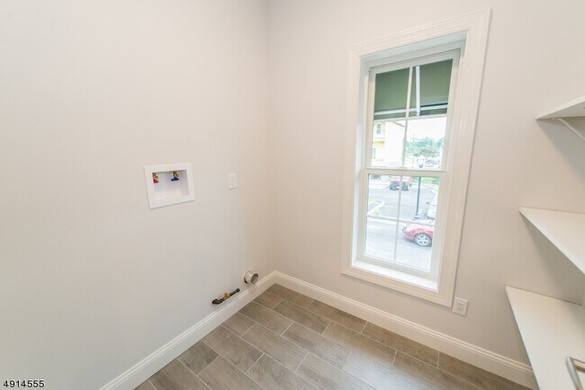 Building Photo - 6 Chaz Way