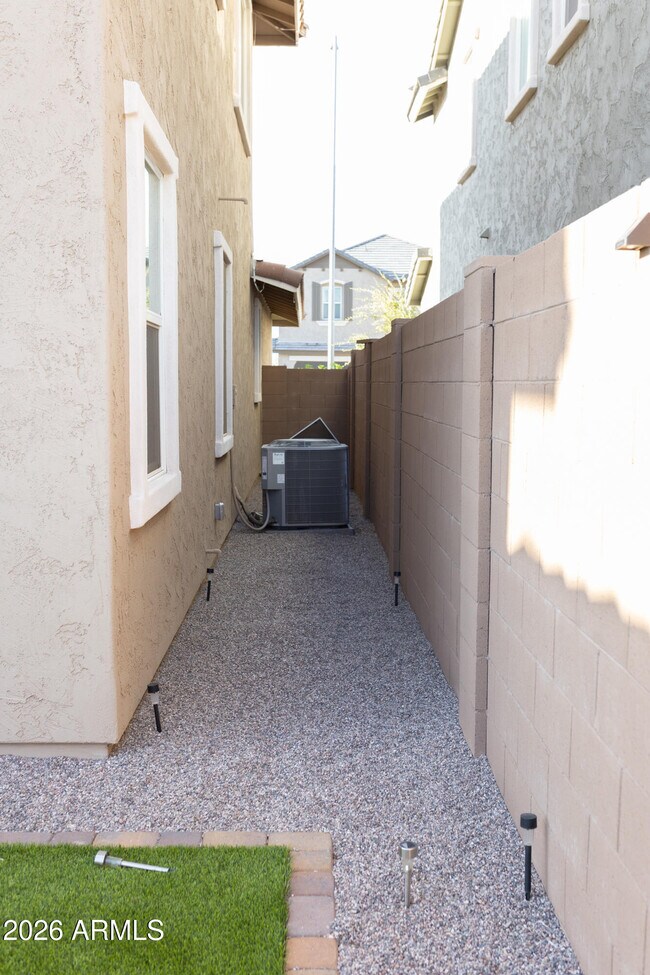 Building Photo - 8243 E Petunia Ave