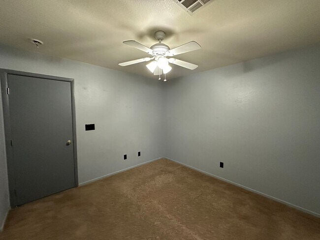 Building Photo - 2562 Land Rush Dr