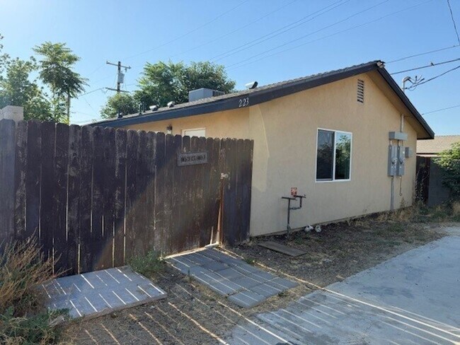 Building Photo - 221-223 Mariposa