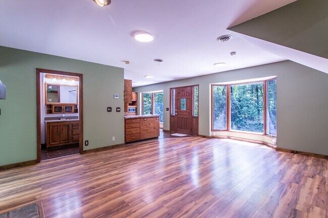 Building Photo - Private Home