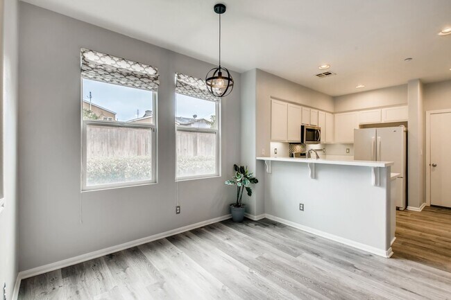 Building Photo - Fantastic 4 Bedroom House in Central San Diego Available in August!!