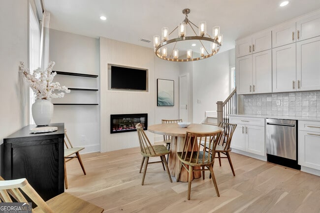 Building Photo - 11 Bourbon St