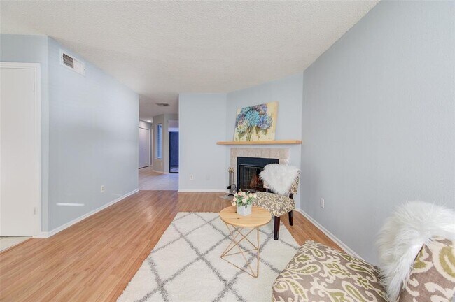 Building Photo - 1620 Good Day Dr