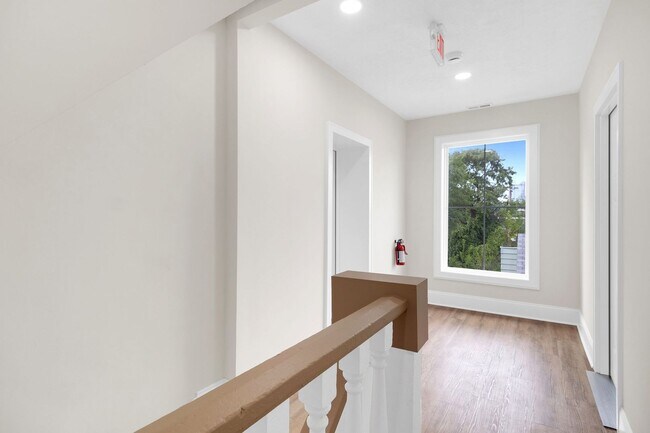 Building Photo - 2322 Scranton Rd