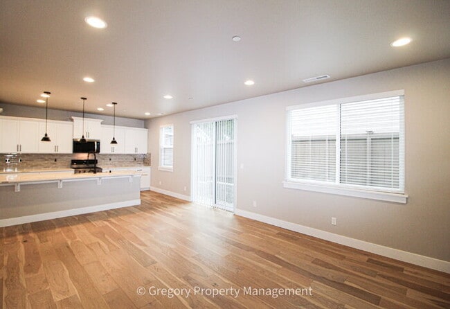 Building Photo - Brand New Spacious 5-Bedroom Retreat at Coyote Ridge 3 Full Baths 2 Car Garage 2330sf A/C Prime B...