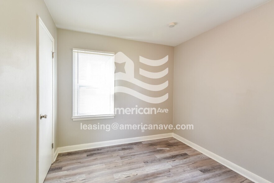 Building Photo - 3155 N 42nd St