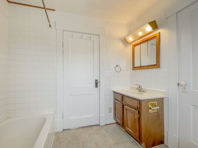 Building Photo - 1255 S 25th St