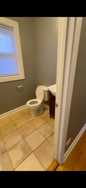 Building Photo - 647 N Hamlin Ave