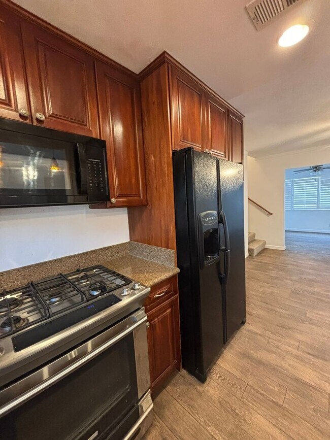Building Photo - 4122 Aragon Dr