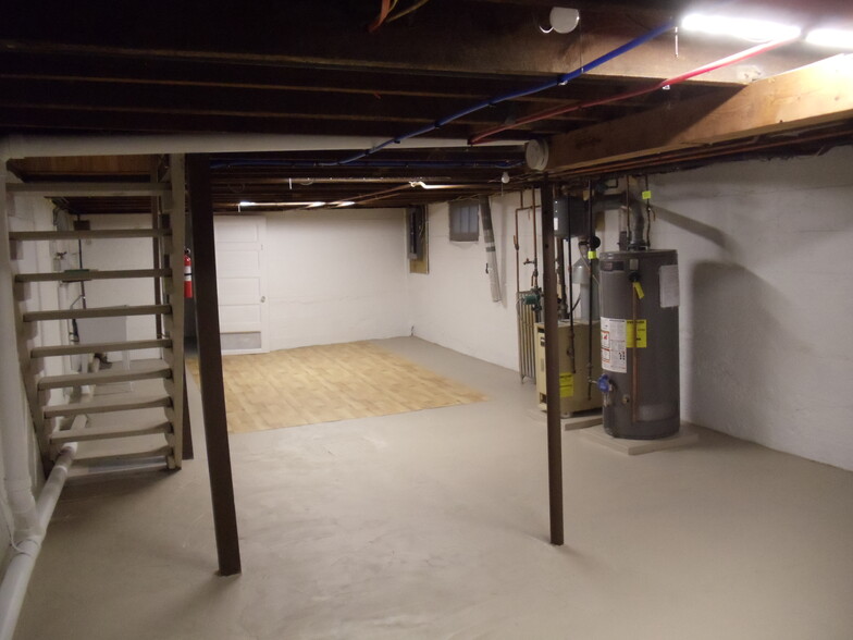 Building Photo - 376 Miller St