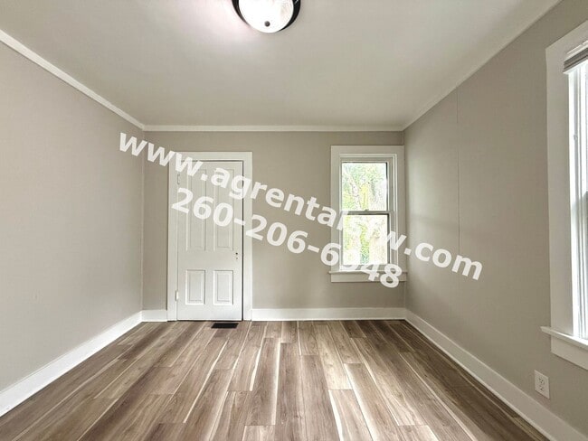 Building Photo - 3 Bedroom House