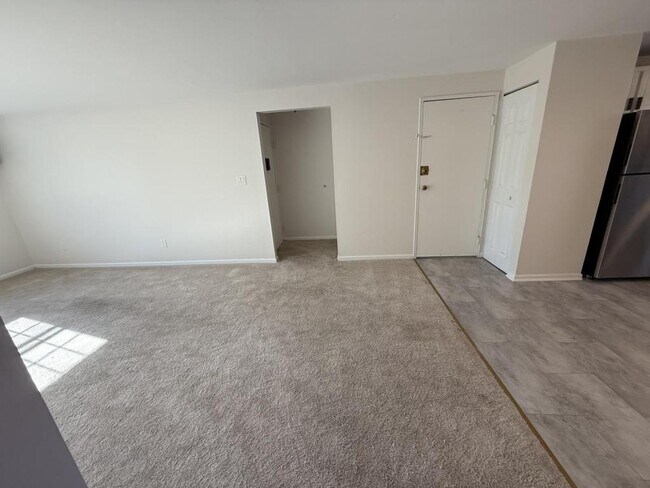 Building Photo - 1241 Elm St