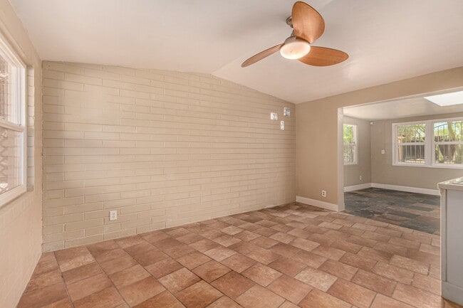 Building Photo - 350 E Kelso St