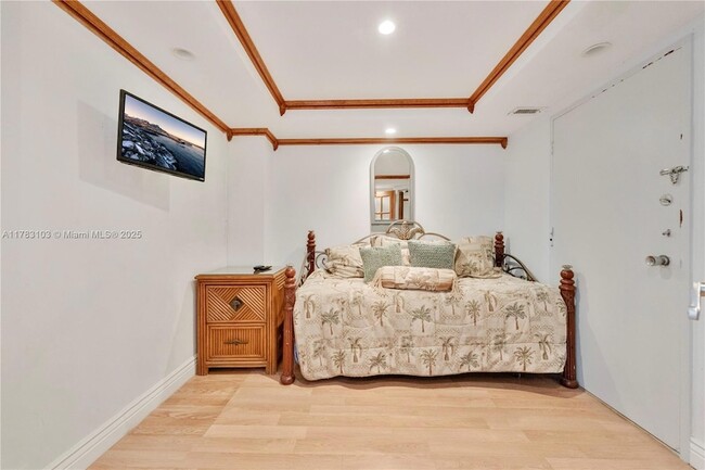 Building Photo - 5555 Collins Ave