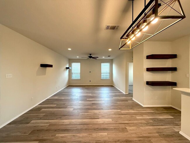 Building Photo - 249 La Dera Dr