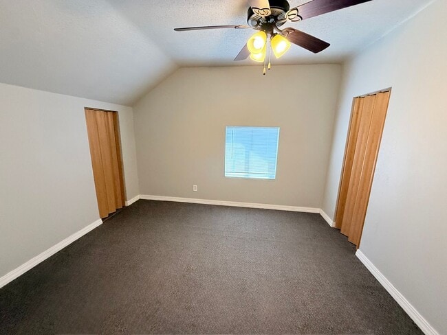 Building Photo - Spacious 5-Bedroom Home Near MSUM & Concordia – Perfect for Students or Large Households!