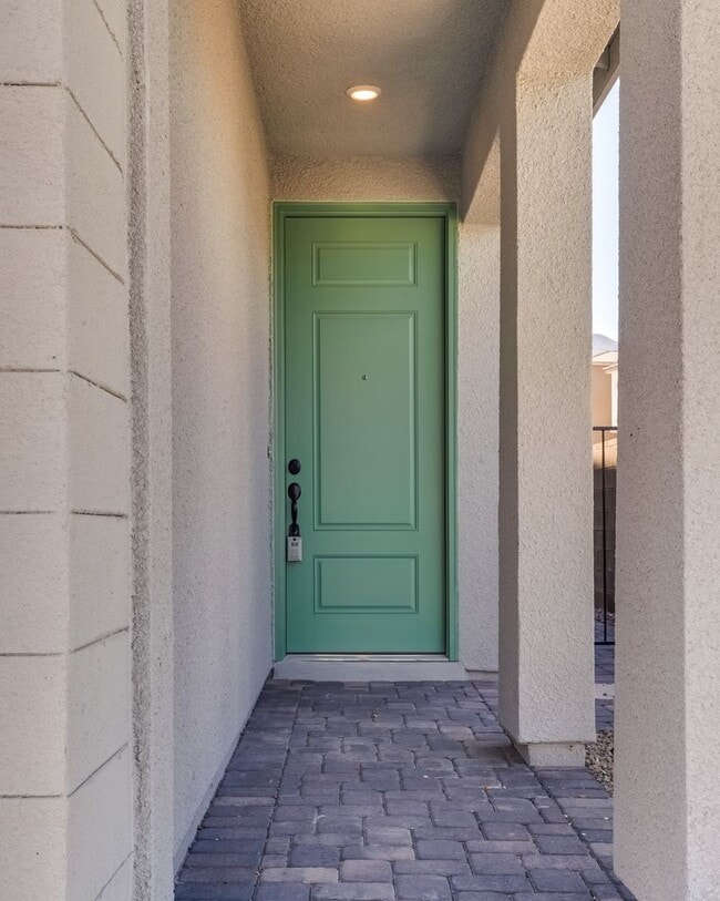 Building Photo - Highly upgraded, spacious, 4 bedroom home ...