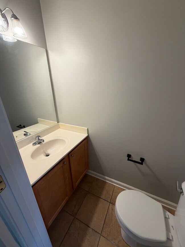 Building Photo - 2 Bedroom Brick Townhome in Franklin,TN's Desirable Hardison Hills Community
