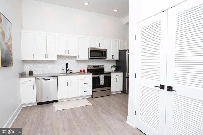 Building Photo - 1742 Fleet St