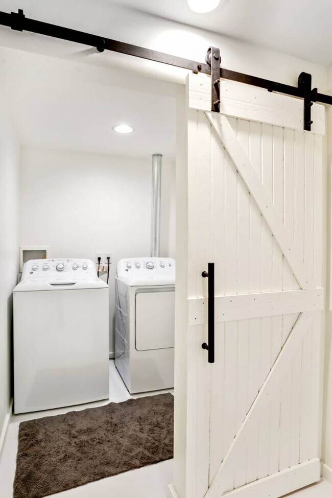 Building Photo - 50 Narrow Ln