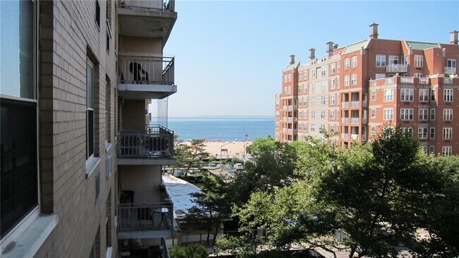 Building Photo - 35 Seacoast Terrace